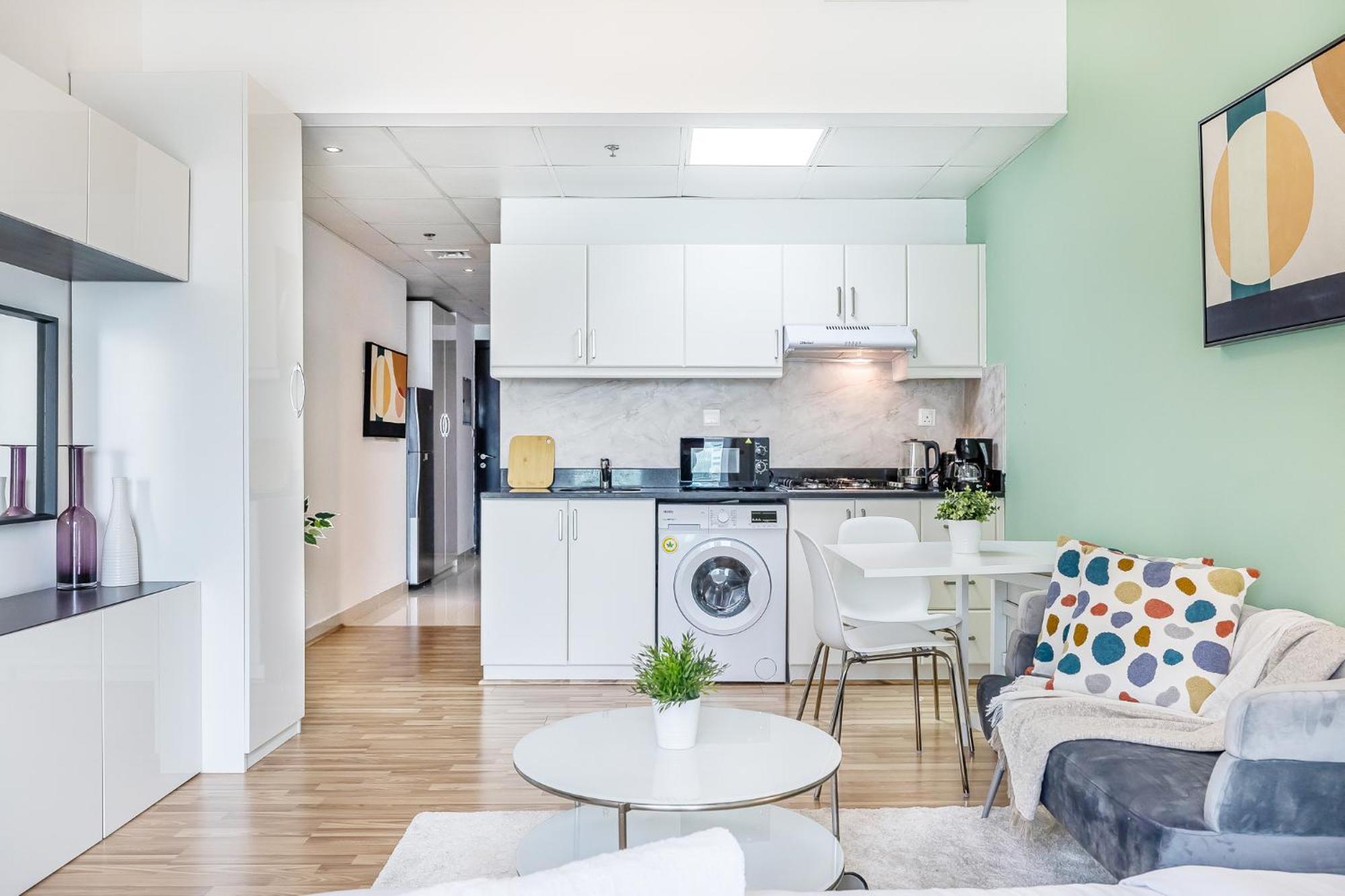 Apartment Luxe With Upgraded Interior In Sports Dubai